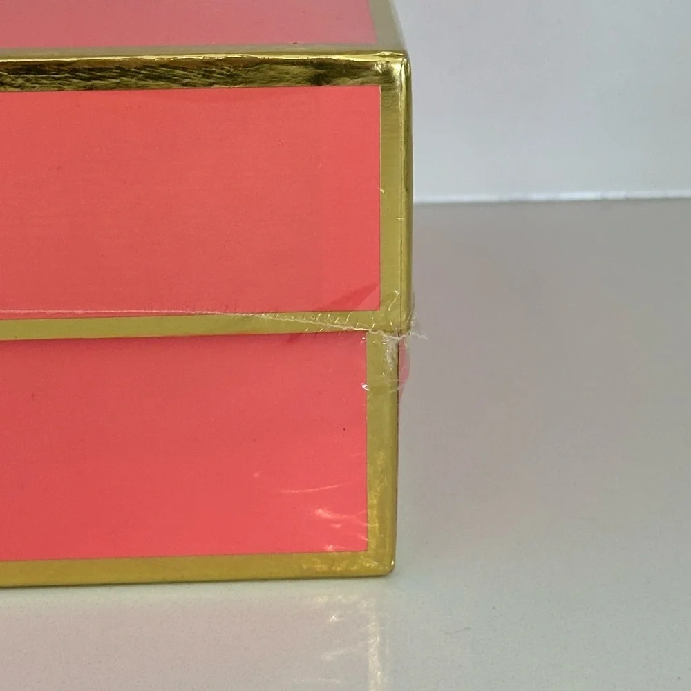 Sugar Paper Los Angeles Square Pink Gift Box - Picture 4 of 6